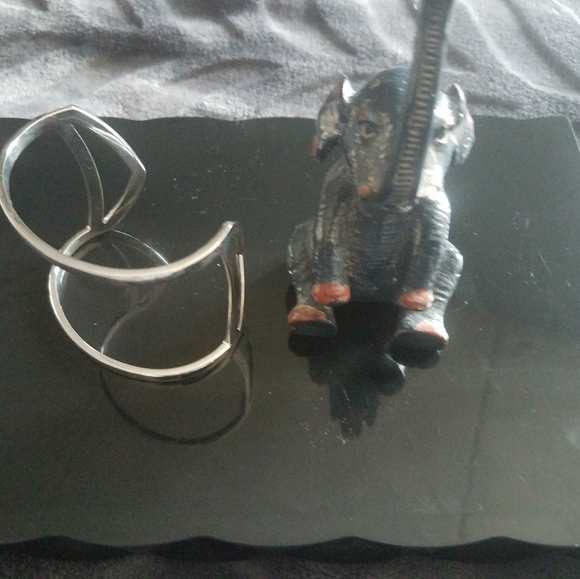 NEW Jules Smith Jane Cuff Bracelet with Triangle Design - Picture 2 of 5